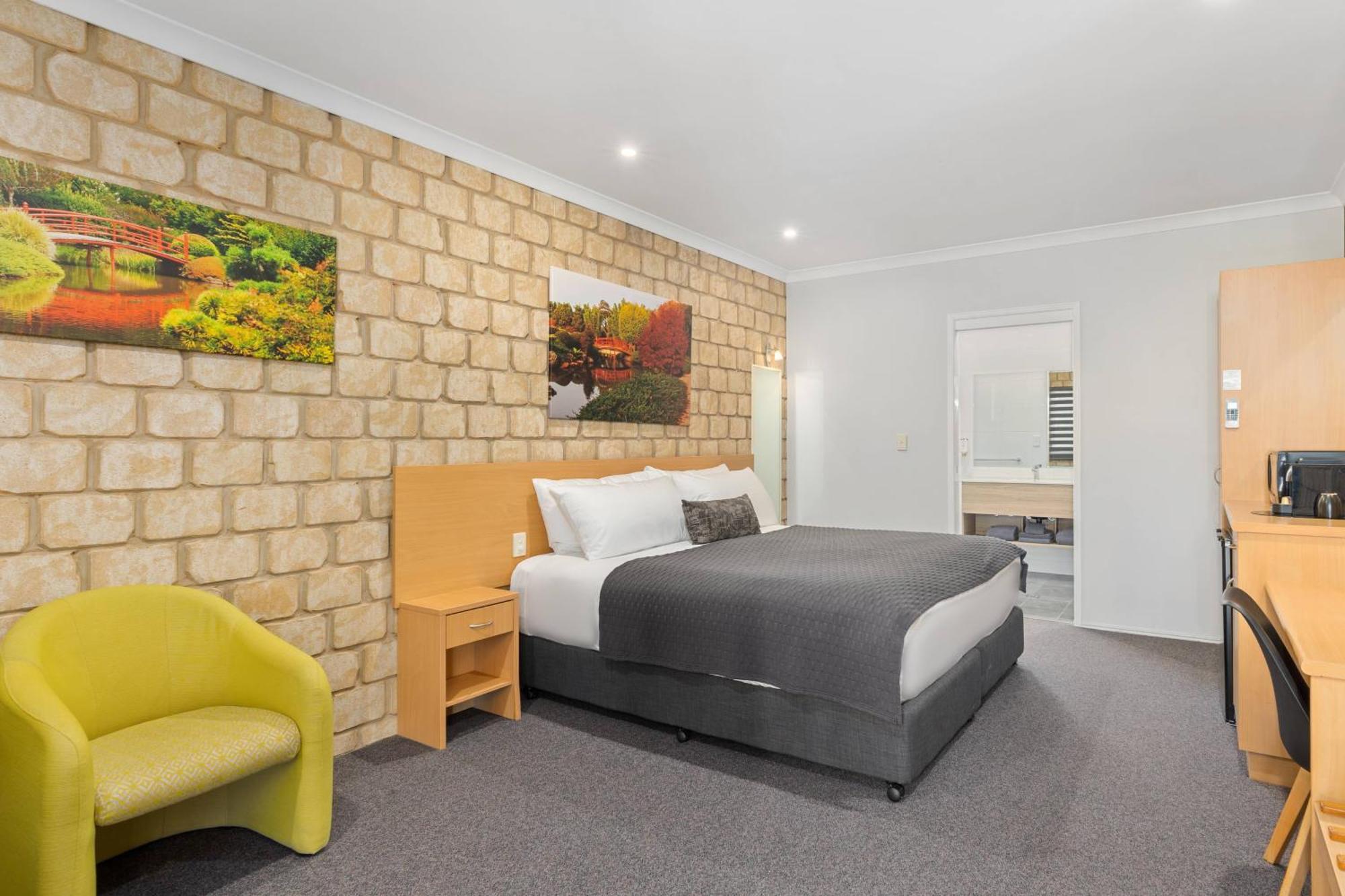 Great Divide Motor Inn Тувумба Номер фото