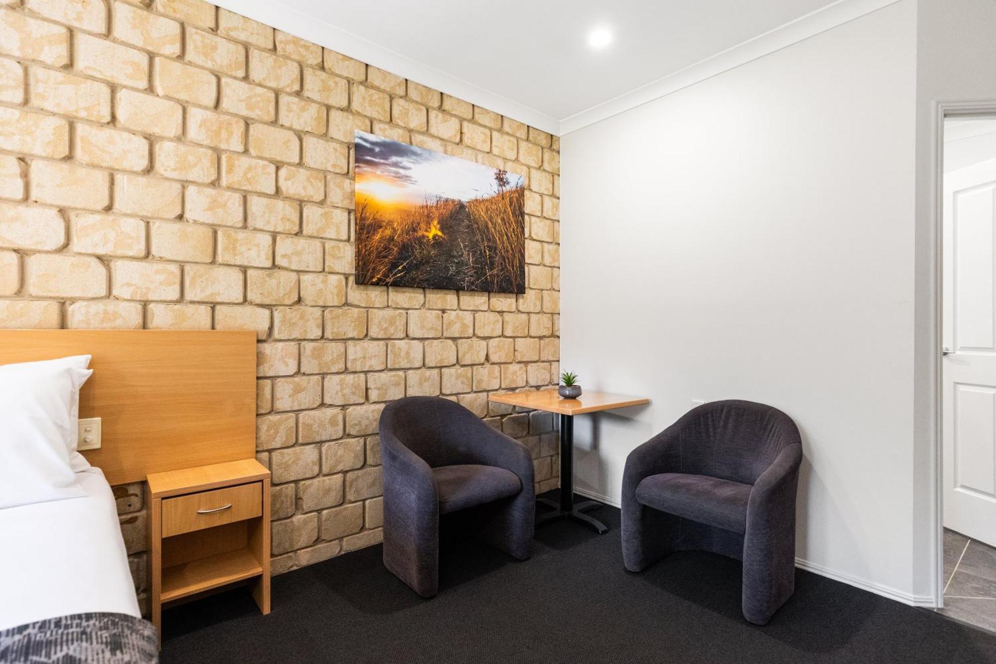 Great Divide Motor Inn Тувумба Номер фото