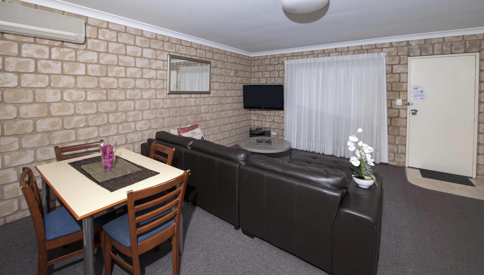 Great Divide Motor Inn Тувумба Екстер'єр фото